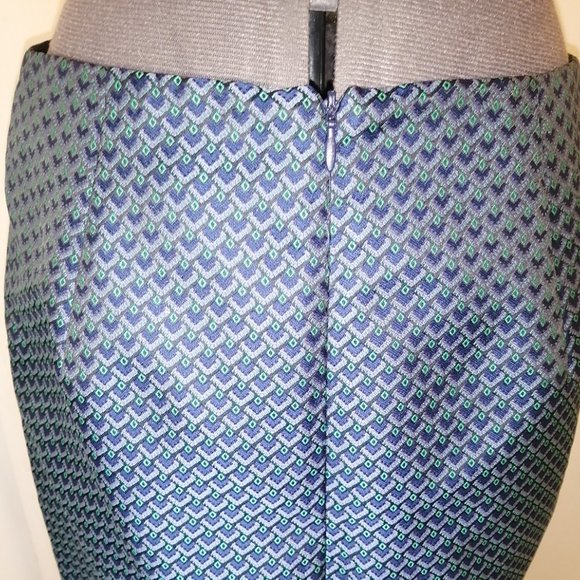 Stunning Geometric skirt - Picture 3 of 4